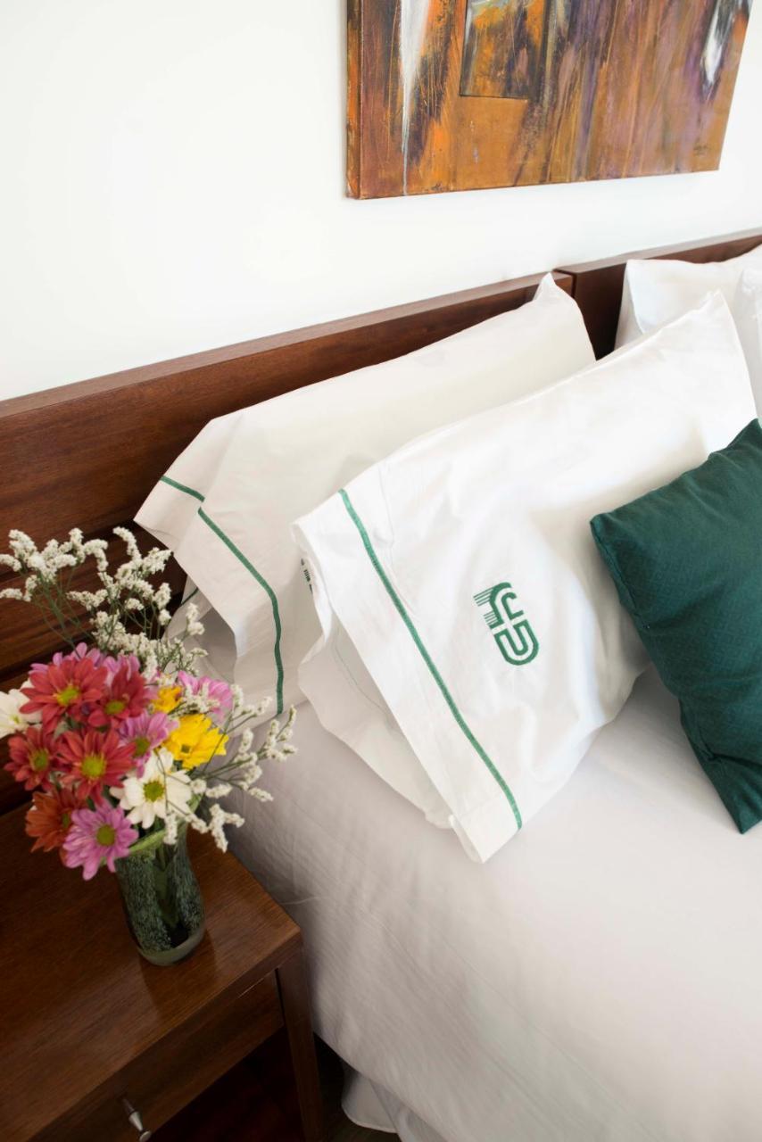Hotel 6 De Octubre Buenos Aires Kültér fotó